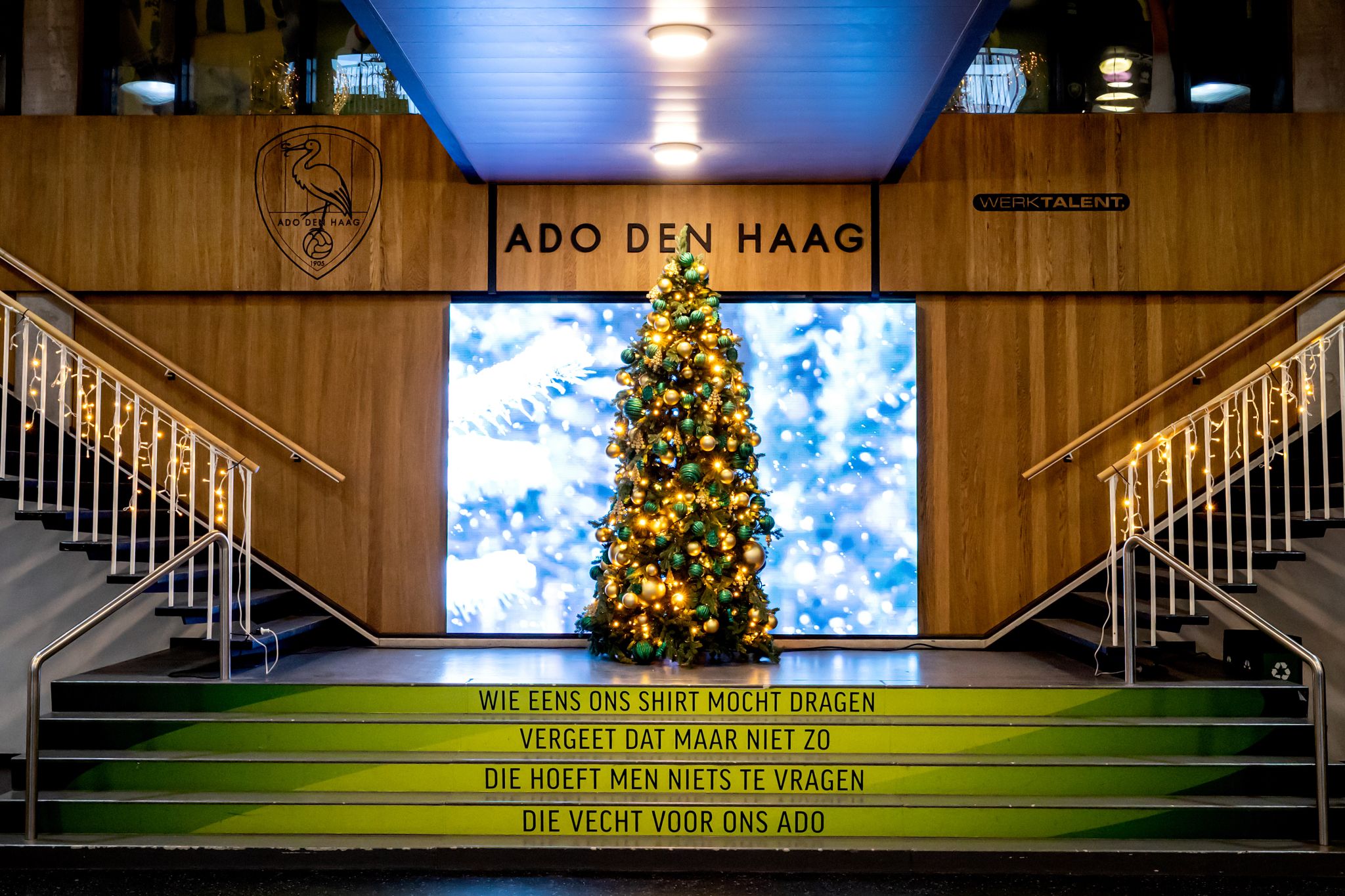 Kerstdecoratie huren kantoor - Kerstboom - Kerstversiering - De Kerstdecorateurs