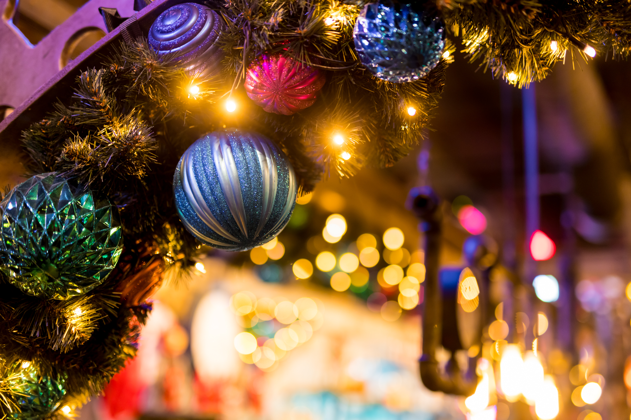 Hollywood Rotterdam - Guirlandes - Kerstversiering - De Kerstdecorateurs