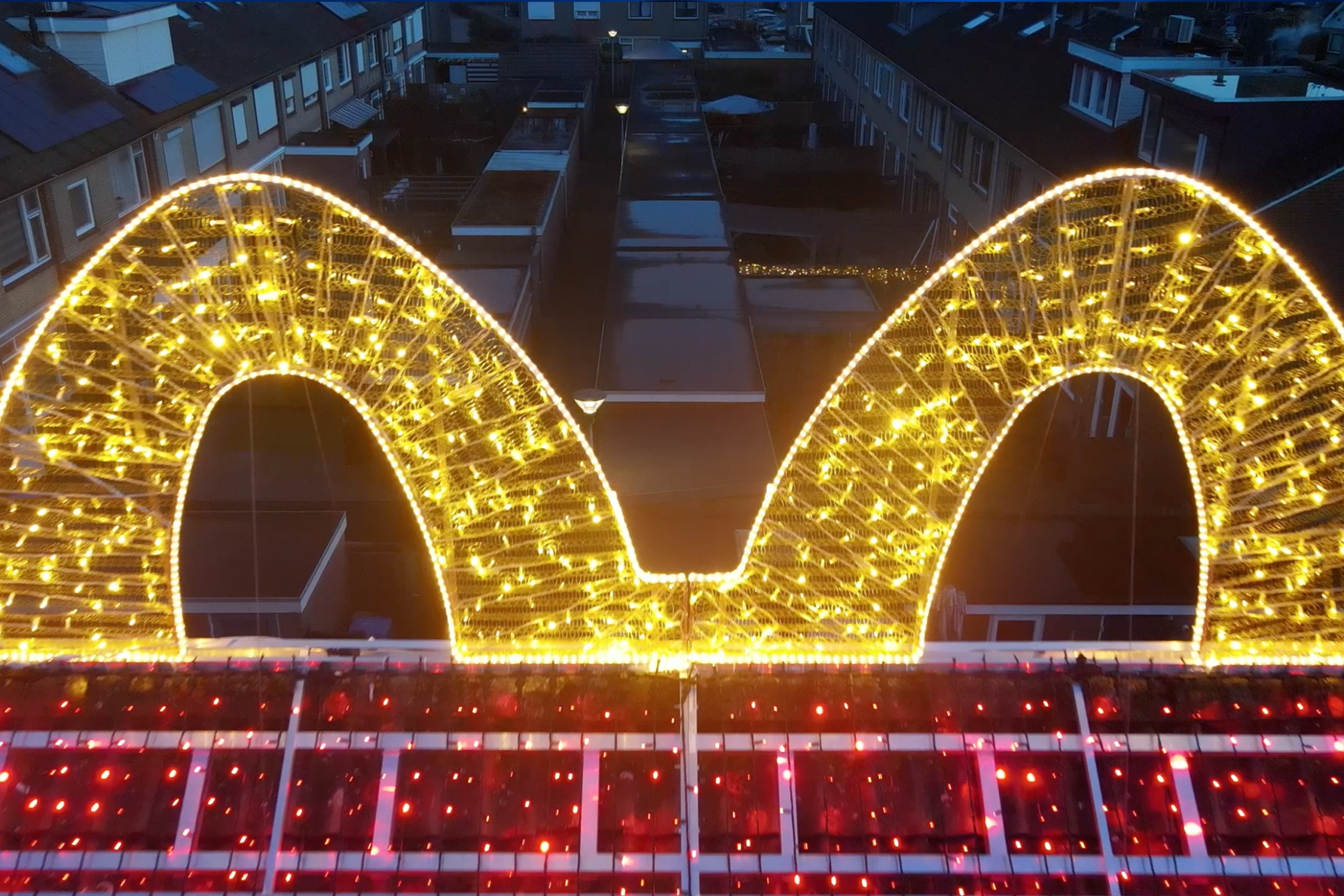 MC Donald huis - Arkel - Close up - MC logo - Kerst